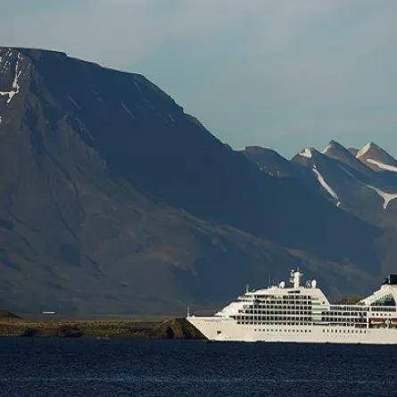 سيدة تقاوم الغرق 10 ساعات في قلب المحيط