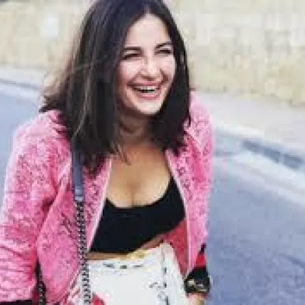 هجوم على شام  الذهبي إبنة أصالة بسبب صورة جريئة