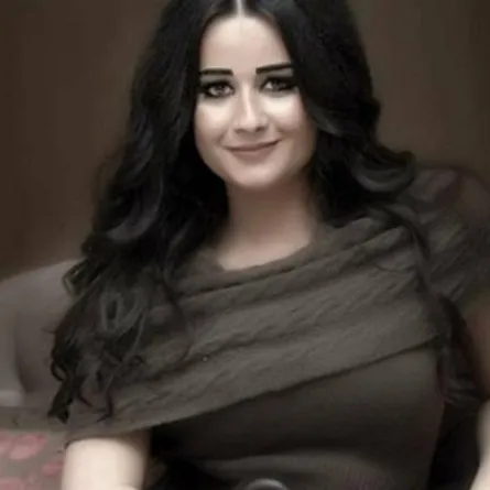 بالصور .. تعرفوا إلى روعة السعدي وشقيقاتها