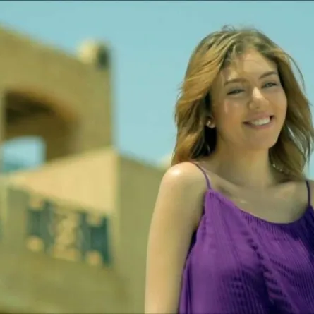 رحمة حسن تتحول إلى نسخة من أنجلينا جولي في أحدث إطلالة لها