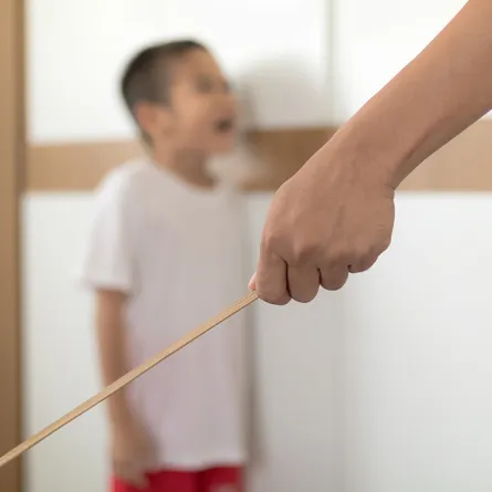 هل ضرب الأطفال لأغراض تربوية أمر مقبول؟