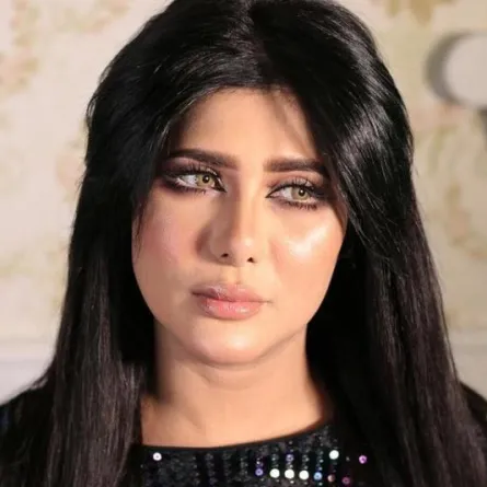 ملاك الكويتية تعلن ارتباطها برسمة خاتم بعد أن خذلها طليقها