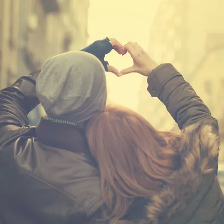 كيف تعرف من يحبك؟