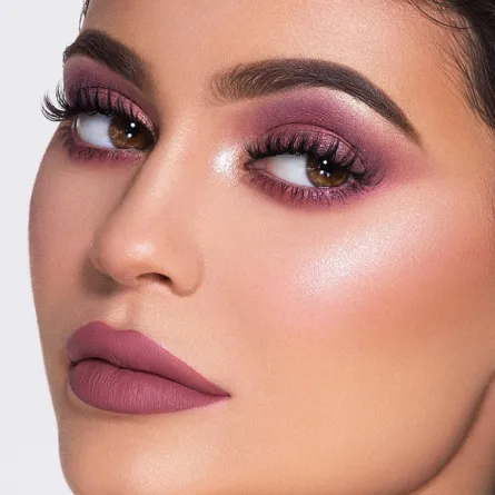 صور مكياج العيون اللوزية لإبراز جمال العينين 