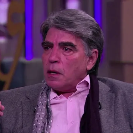 بالتفاصيل الكاملة والصور: حقيقة إصابة الفنان محمود الجندي بالشلل