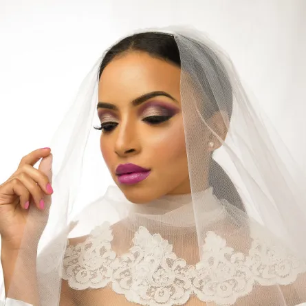 ظلال جفون تبرز جمال مكياج عيون العروس