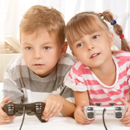 الألعاب الإلكترونية للأطفال.. هل هي مصدر للضرر أم أن لها منافع؟