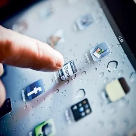 اطلاق أول محفظة رقمية على الجوال تتيح للأفراد والشركات شراء وتحويل النقود