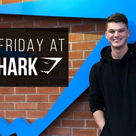 بدأ مشروعه بعمر الـ19 وأصبح مليونيرًا بالـ26.. من هو البريطاني بن فرانسيس؟