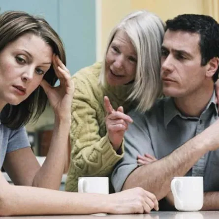 فتوى مثيرة للجدل عن مدى وجوب خدمة الزوجة لحماتها؟