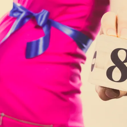 مراحل تطور الجنين في الشهر الثامن