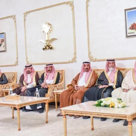 الأمير فيصل بن خالد يُكرّم حفظة القرآن الكريم في منطقة الحدود الشمالية