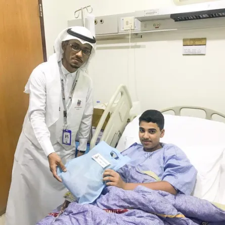 15 شاباً وشابة يبهجون مرضى مستشفى حراء في مكة