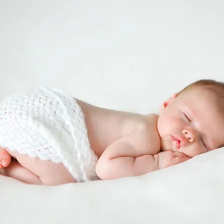 مخاطر نوم الرضيع على بطنه