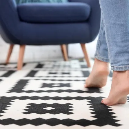 4 وسائل في التدبير المنزلي لإزالة الغراء عن السيراميك