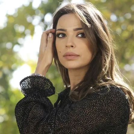 إطلالات نادين نجيم مفعمة بالأنوثة وتجمع بين البساطة والأناقة 