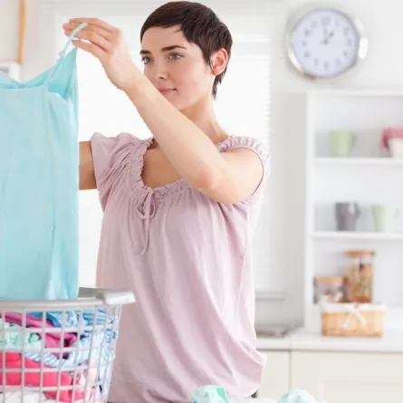 8 نصائح في التدبير المنزلي للحفاظ على ألوان الملابس 