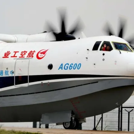 شاهد.. إقلاع أضخم طائرة برمائية في العالم