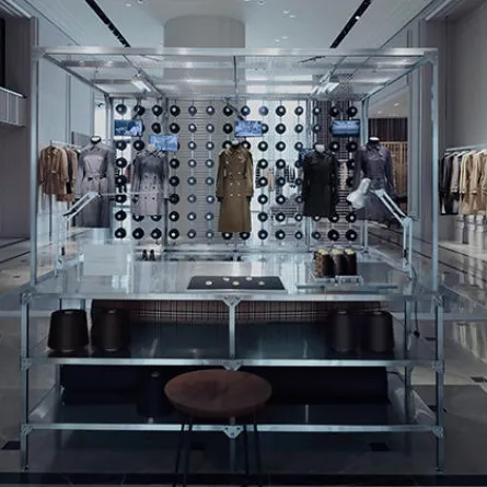 بربري Burberry تحتفل بمعطفها الأيقوني في دبي مول