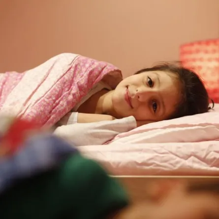 صوت الأم يتفوق على إنذار الحريق في إيقاظ الأطفال!