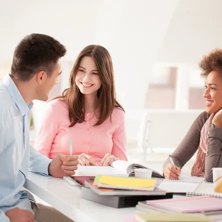 كيف أكون مثقفة في كلامي مع الآخرين؟