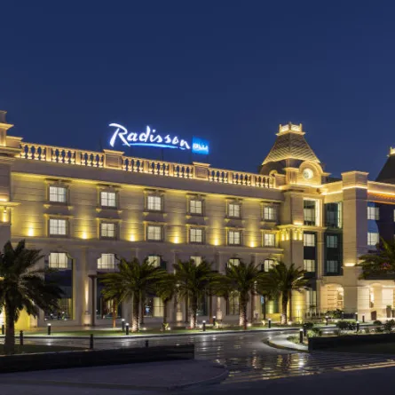 فنادق: إقامة تجمع بين الرفاهية والعملية في دبي وعجمان