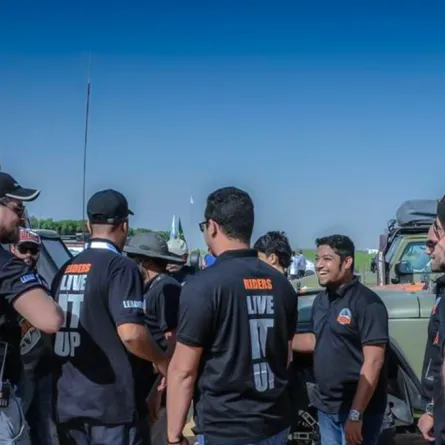 الفرق التطوعية تجوب شوارع جدة للبحث وإنقاذ المحتجزين