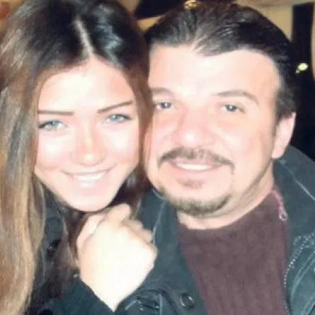 هل طلب أحمد سلامة من ابنته "سارة" تغيير نمط ملابسها؟