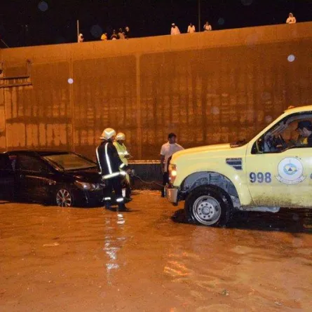 الدفاع المدني يُنقذ 93 شخصاً جرّاء تساقط الأمطار الغزيرة في الرياض