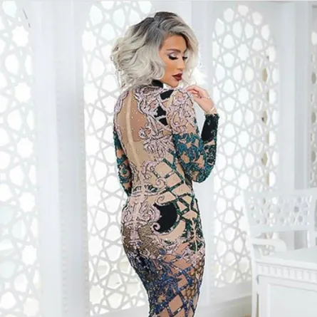 10 إطلالات من مايا دياب بالفساتين البراقة..هل تخطت بها حدود الجرأة؟