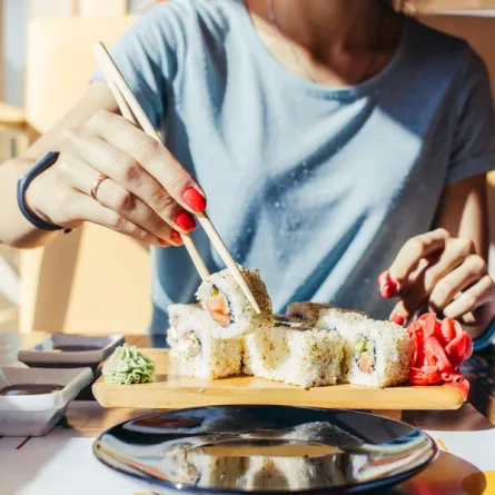 اتيكيت الطعام والشراب: أصول تناول السوشي