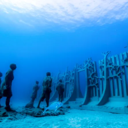 أول متحف تحت الماء.. إهداء لمن بقيت أحلامهم في قاع البحر
