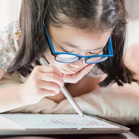 5 أسلحة استخدميها لحماية طفلك من إدمان الأجهزة الإلكترونية