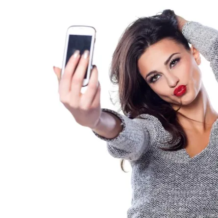 كثرة الـ "سيلفي" تعبر عن الأنانية