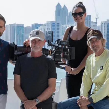 صور: رايان رينولدز في أبوظبي