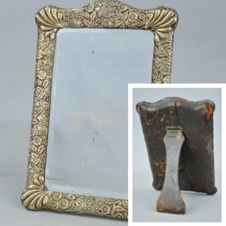 مرآة تيتانيك "المسكونة" في مزاد علني