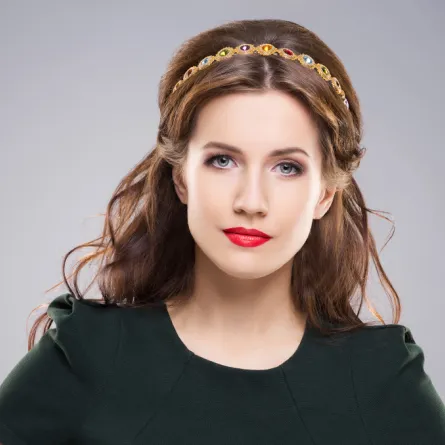 إكسسوارات شعر بتصاميم عصرية وناعمة