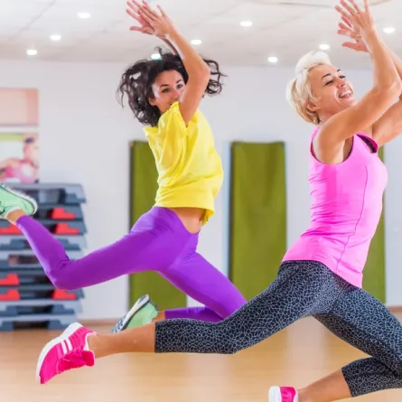 زومبا: تخسيس الجسم وإحراق السعرات بفعالية  