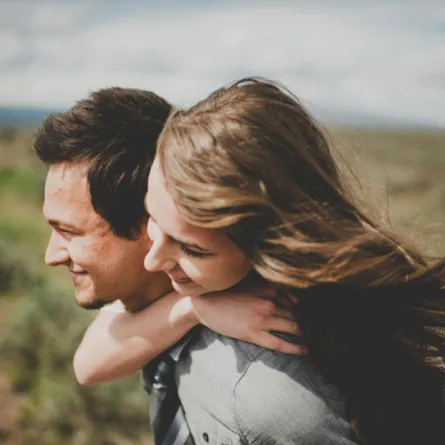 أشعار حب أرسليها لزوجكِ لتغمريه بالسعادة