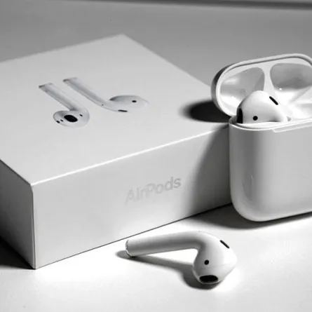 شركة "آبل" تُجهّز لإطلاق تطوير جديد لسماعة "AirPods"