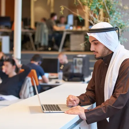 قانون العمل السعودي لحْفَظُ حقوقَ العامل والمنشأة