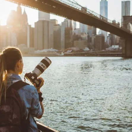 عائلة بريطانية تعرض راتباً خيالياً لمن يُسافر معها حول العالم.. فما هي الشروط؟
