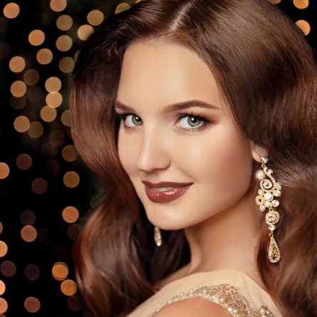 مكياج ذهبي ناعم... احصلي عليه بـ 3 خطوات