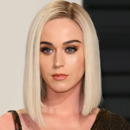 قصات شعر تناسب الوجه الطويل من نجمات العالم