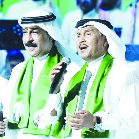 صورة حصرية: عبد الله الرويشد يستقبل محمد عبده في مطار الكويت