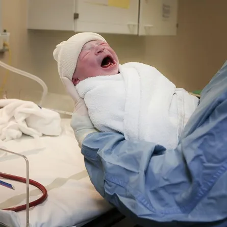 إنجاز علمي للتاريخ.. ولادة أول طفلة بعد زراعة رحم من امرأة متوفاة