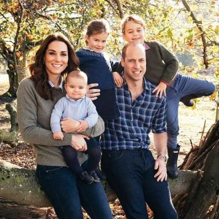 صور رومانسية خريفية تزيّن بطاقات "الكريسماس" للعائلة الملكية البريطانية