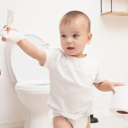 حيل لتعليم الطفل دخول الحمام