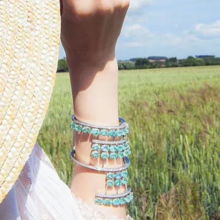 أساور الاحجار الكريمة هديتك في الأعياد