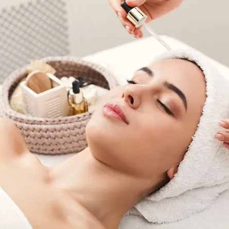 وصفات طبيعية من زيت القرفة لبشرة متوهجة 